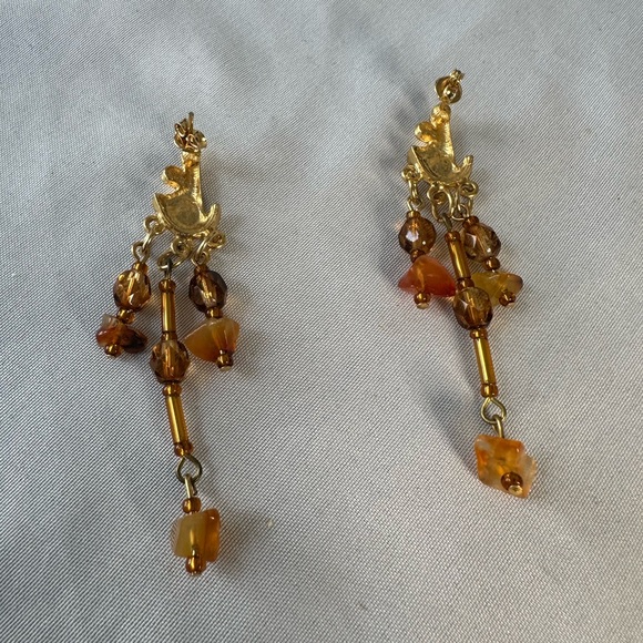 Chic modernist vibe goldtone and amber dangle earrings - Picture 5 of 6